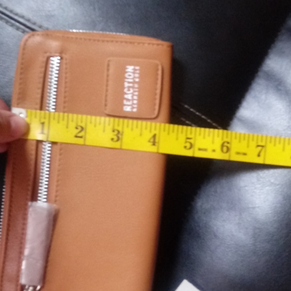 Kenneth Cole Reaction Wallet - Picture 6 of 6